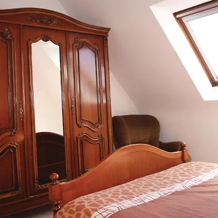 Hébergement de vacances 5 Bedroom In Kerlouan